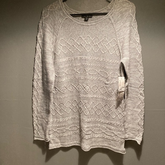 Tribal Tops - Nwt size medium gray tribal sweater